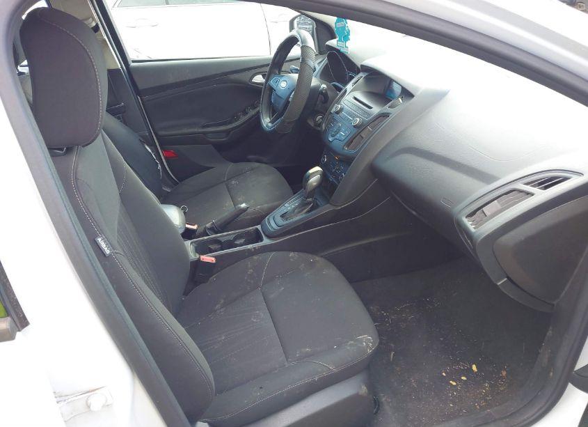 Photo 5 of 2015 Ford Focus SE (VIN 1FADP3K21FL311172)