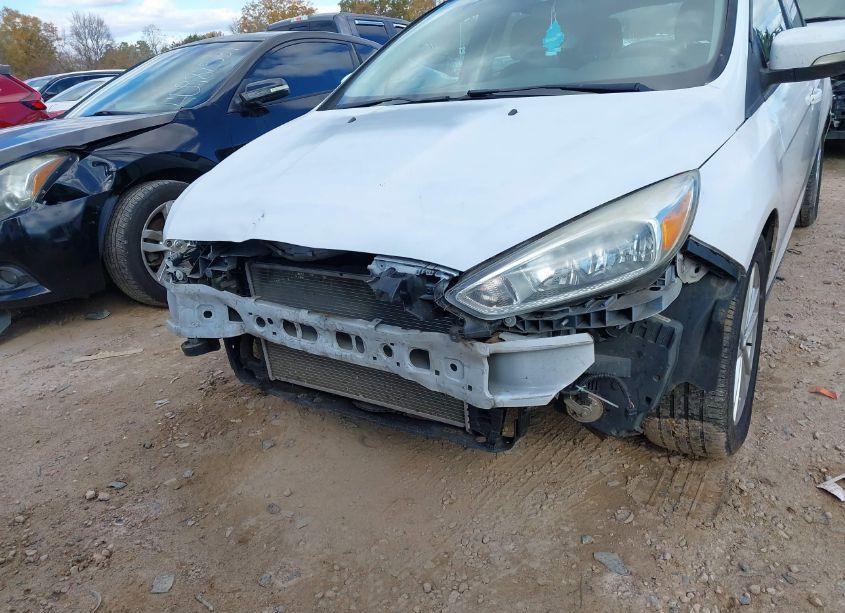 Photo 6 of 2015 Ford Focus SE (VIN 1FADP3K21FL311172)