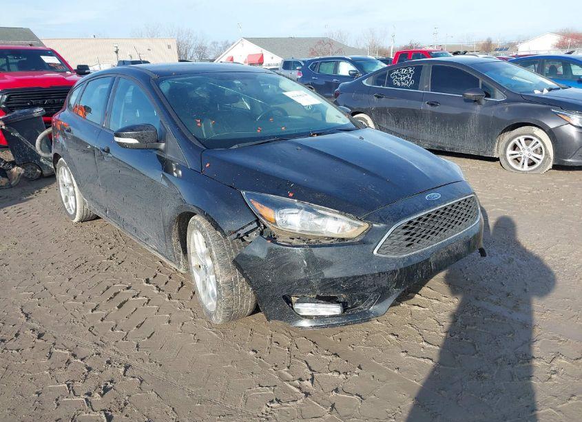 2015 Ford Focus SE (VIN 1FADP3K21FL319529) main photo