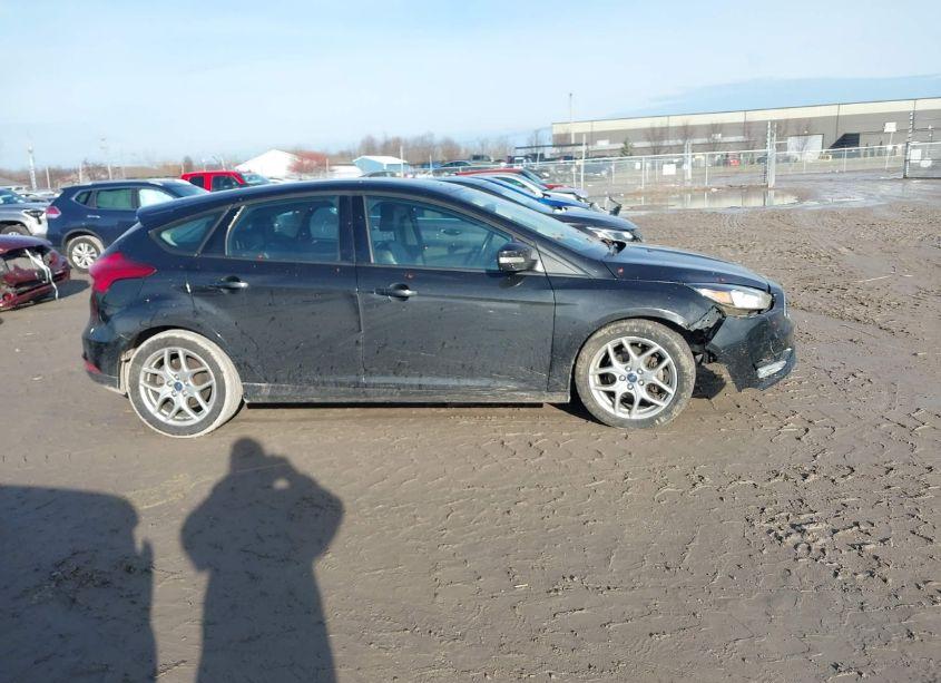 Photo 13 of 2015 Ford Focus SE (VIN 1FADP3K21FL319529)