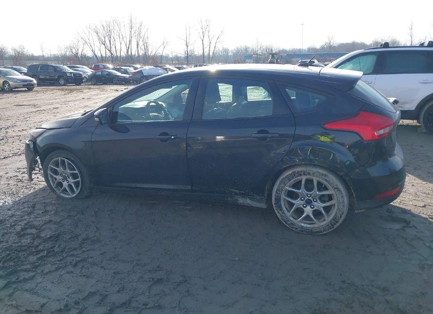 Photo 14 of 2015 Ford Focus SE (VIN 1FADP3K21FL319529)