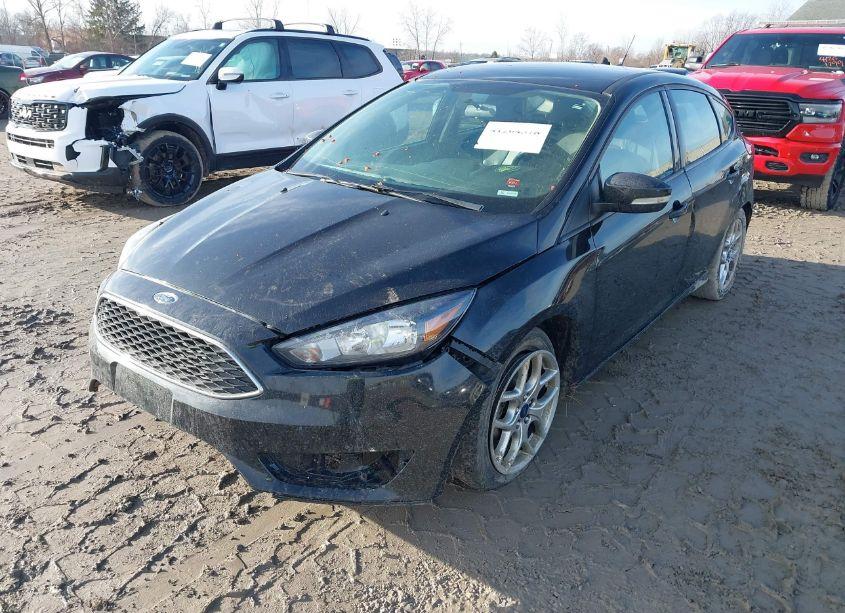 Photo 2 of 2015 Ford Focus SE (VIN 1FADP3K21FL319529)