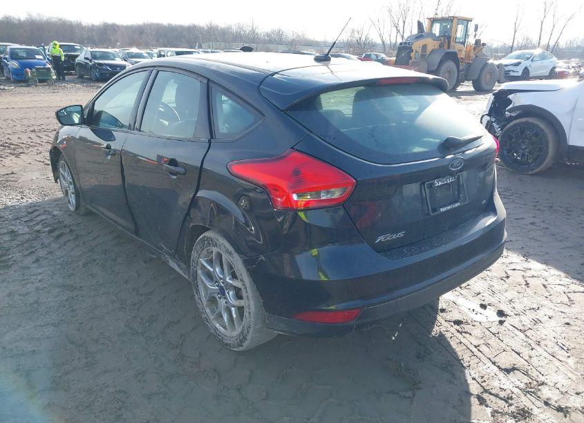 Photo 3 of 2015 Ford Focus SE (VIN 1FADP3K21FL319529)