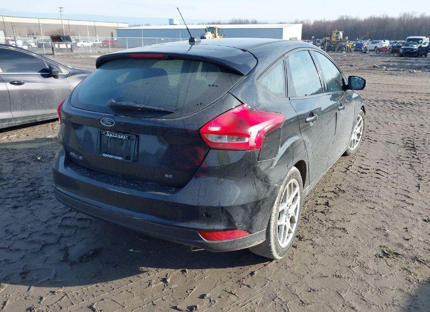 Photo 4 of 2015 Ford Focus SE (VIN 1FADP3K21FL319529)
