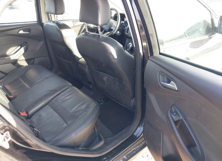 Photo 8 of 2015 Ford Focus SE (VIN 1FADP3K21FL319529)