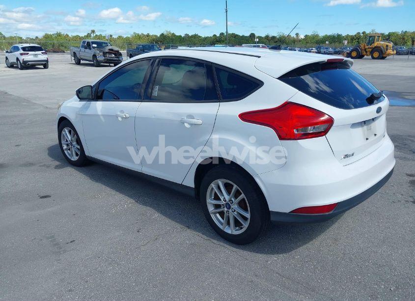 Photo 3 of 2015 Ford Focus SE (VIN 1FADP3K21FL328618)