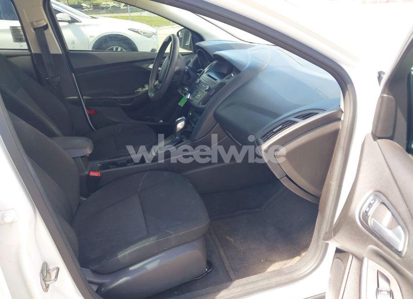 Photo 5 of 2015 Ford Focus SE (VIN 1FADP3K21FL328618)