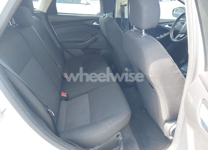 Photo 8 of 2015 Ford Focus SE (VIN 1FADP3K21FL328618)