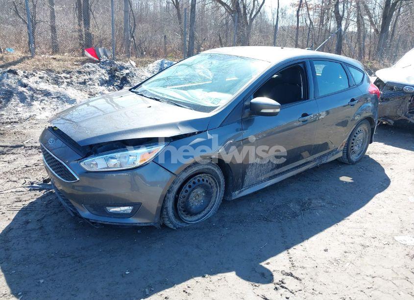Photo 2 of 2015 Ford Focus SE (VIN 1FADP3K21FL353115)