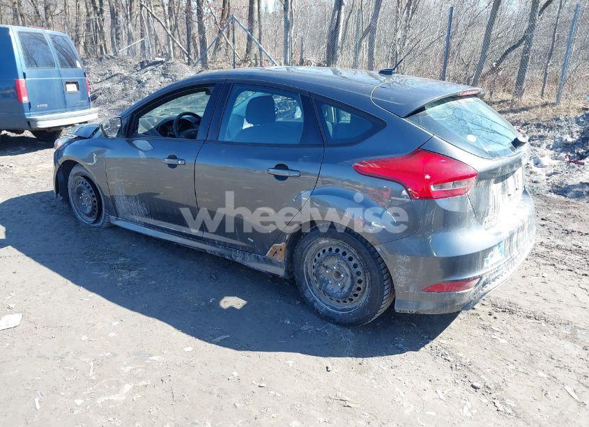Photo 3 of 2015 Ford Focus SE (VIN 1FADP3K21FL353115)