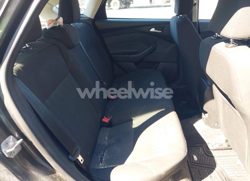 Photo 8 of 2015 Ford Focus SE (VIN 1FADP3K21FL353115)