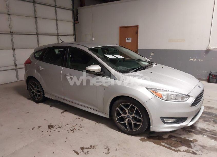 Photo 13 of 2015 Ford Focus SE (VIN 1FADP3K21FL385692)