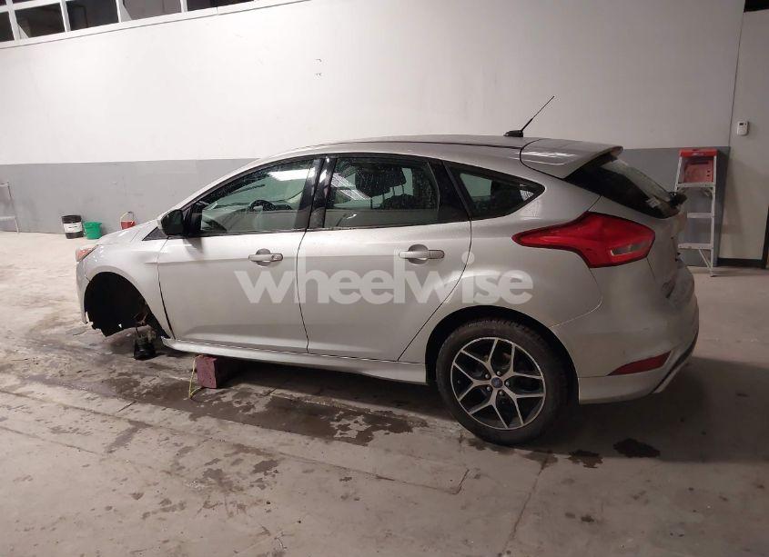 Photo 14 of 2015 Ford Focus SE (VIN 1FADP3K21FL385692)