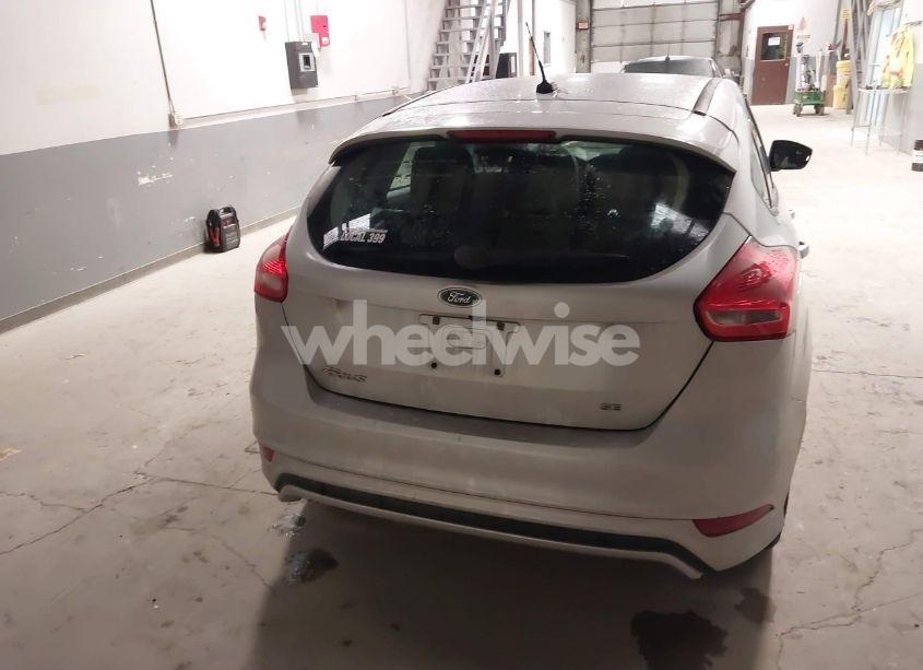 Photo 16 of 2015 Ford Focus SE (VIN 1FADP3K21FL385692)