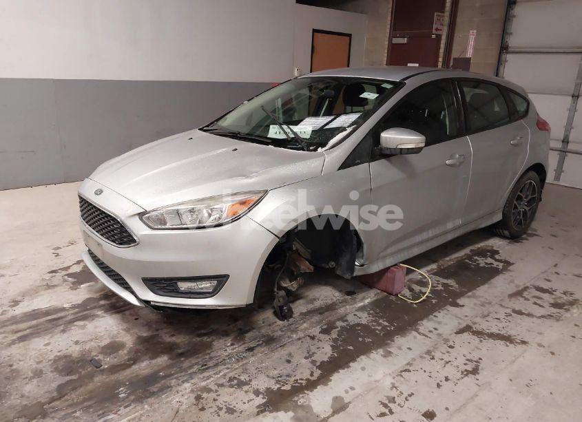 Photo 2 of 2015 Ford Focus SE (VIN 1FADP3K21FL385692)