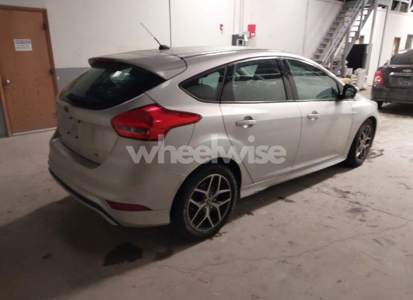 Photo 4 of 2015 Ford Focus SE (VIN 1FADP3K21FL385692)