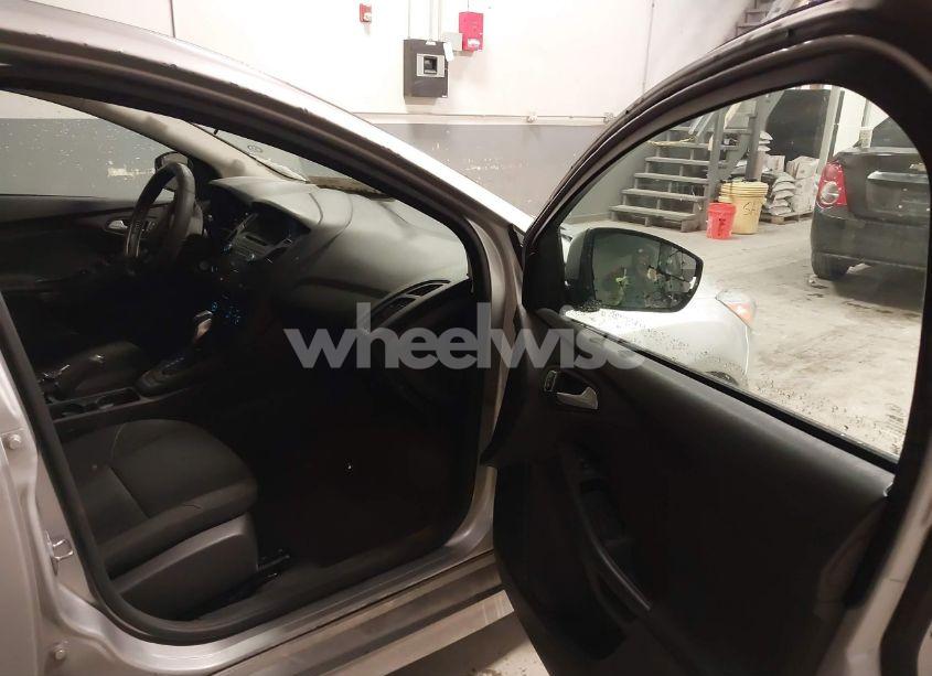 Photo 5 of 2015 Ford Focus SE (VIN 1FADP3K21FL385692)