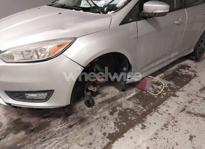 Photo 6 of 2015 Ford Focus SE (VIN 1FADP3K21FL385692)