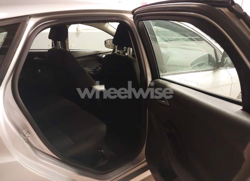 Photo 8 of 2015 Ford Focus SE (VIN 1FADP3K21FL385692)