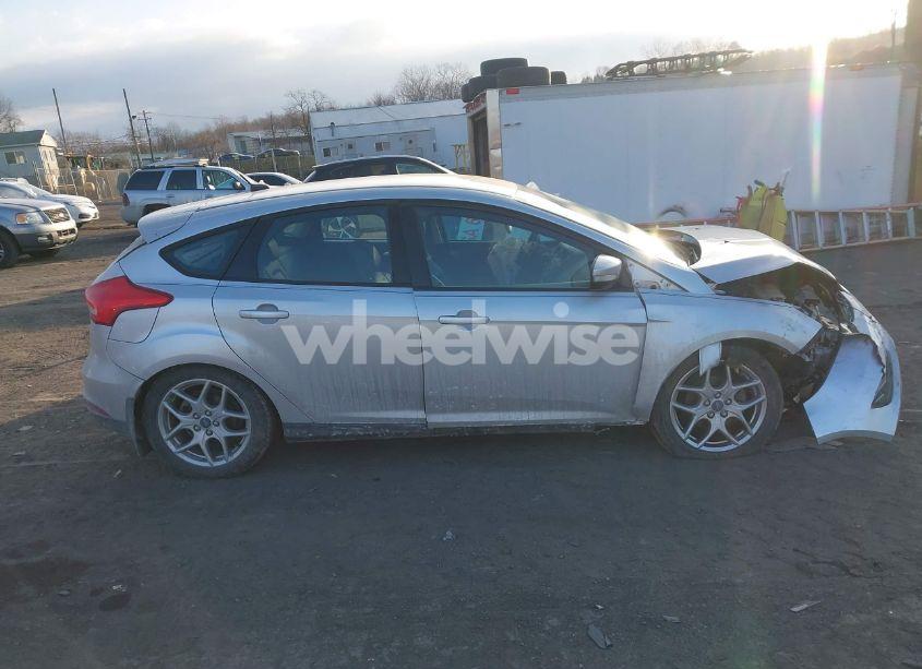 Photo 13 of 2015 Ford Focus SE (VIN 1FADP3K21FL386597)