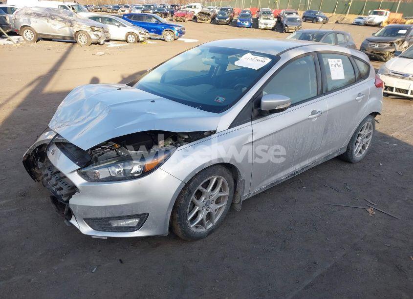 Photo 2 of 2015 Ford Focus SE (VIN 1FADP3K21FL386597)