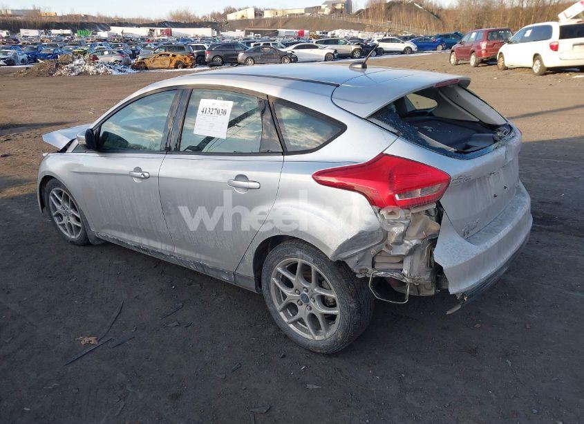 Photo 3 of 2015 Ford Focus SE (VIN 1FADP3K21FL386597)