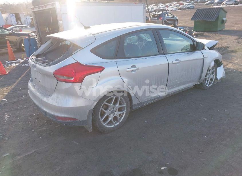 Photo 4 of 2015 Ford Focus SE (VIN 1FADP3K21FL386597)