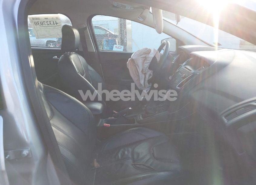 Photo 5 of 2015 Ford Focus SE (VIN 1FADP3K21FL386597)