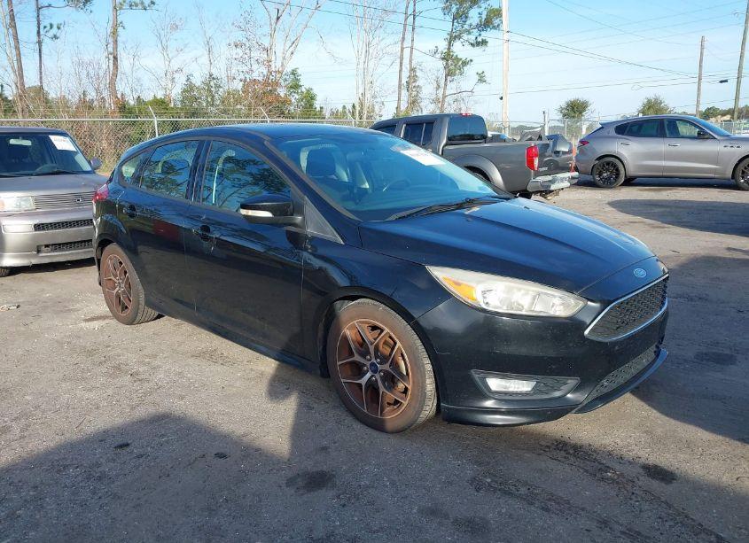 2016 Ford Focus SE (VIN 1FADP3K21GL211025) main photo