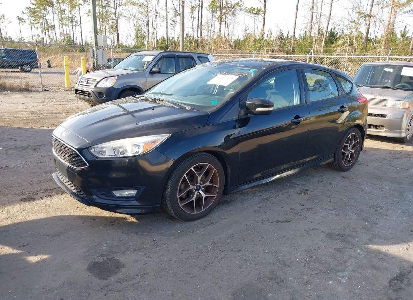Photo 2 of 2016 Ford Focus SE (VIN 1FADP3K21GL211025)
