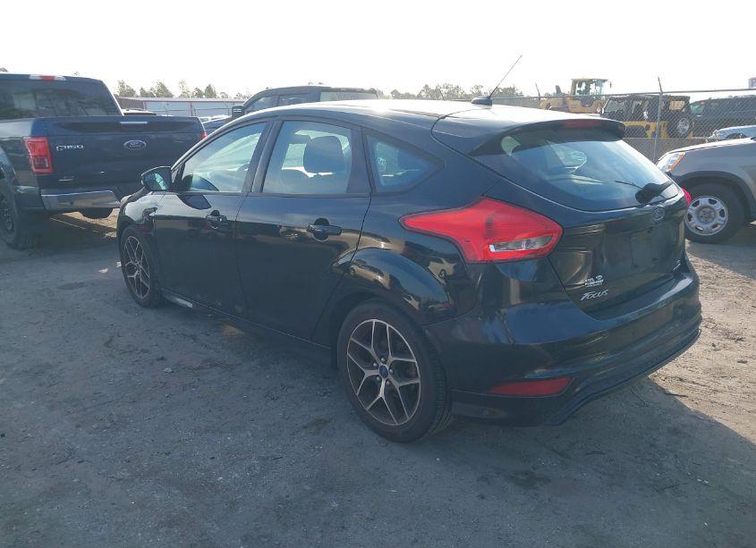 Photo 3 of 2016 Ford Focus SE (VIN 1FADP3K21GL211025)