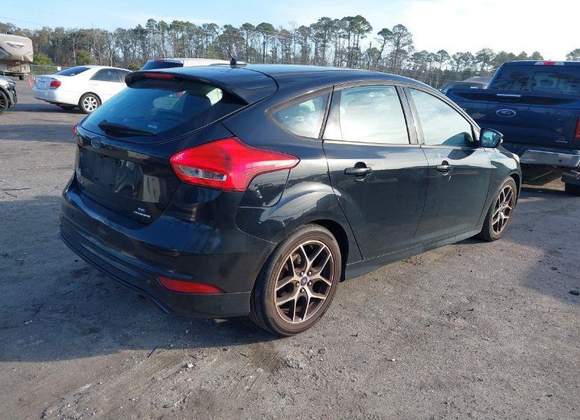 Photo 4 of 2016 Ford Focus SE (VIN 1FADP3K21GL211025)