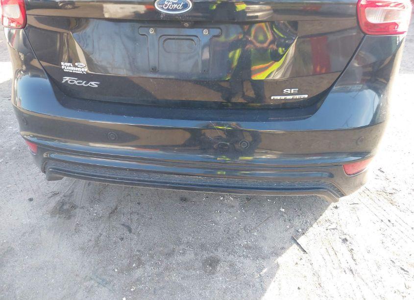 Photo 6 of 2016 Ford Focus SE (VIN 1FADP3K21GL211025)