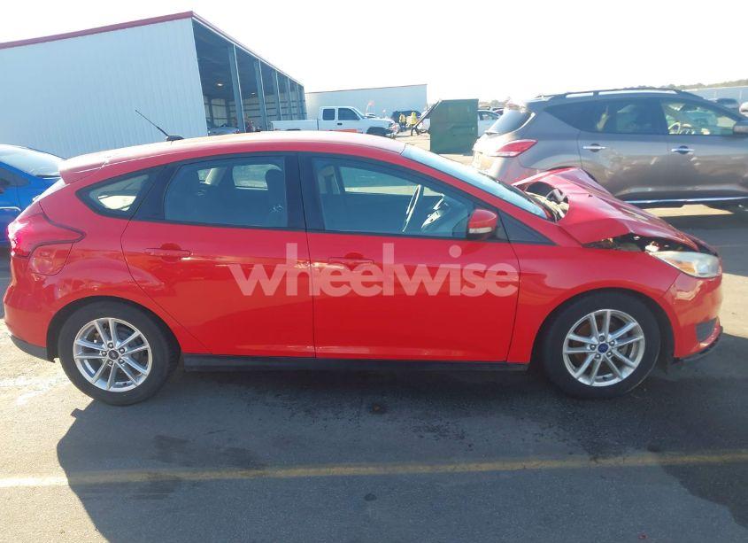 Photo 13 of 2016 Ford Focus SE (VIN 1FADP3K21GL290972)