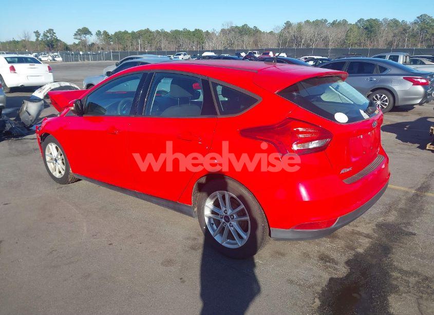 Photo 3 of 2016 Ford Focus SE (VIN 1FADP3K21GL290972)