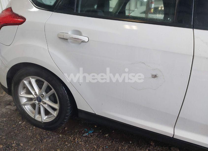 Photo 13 of 2016 Ford Focus SE (VIN 1FADP3K21GL318060)