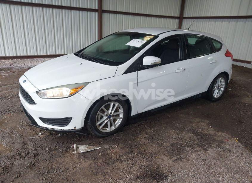 Photo 2 of 2016 Ford Focus SE (VIN 1FADP3K21GL318060)