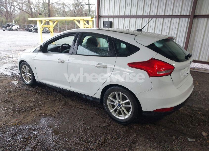 Photo 3 of 2016 Ford Focus SE (VIN 1FADP3K21GL318060)