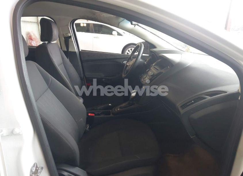 Photo 5 of 2016 Ford Focus SE (VIN 1FADP3K21GL318060)