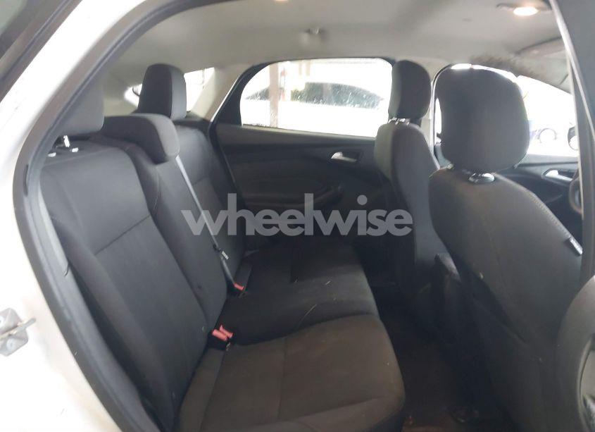 Photo 8 of 2016 Ford Focus SE (VIN 1FADP3K21GL318060)