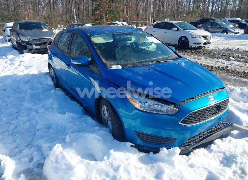 2016 Ford Focus SE (VIN 1FADP3K21GL335652) main photo