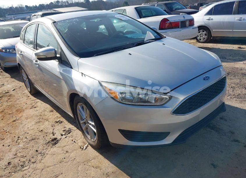 2016 Ford Focus SE (VIN 1FADP3K21GL338941) main photo