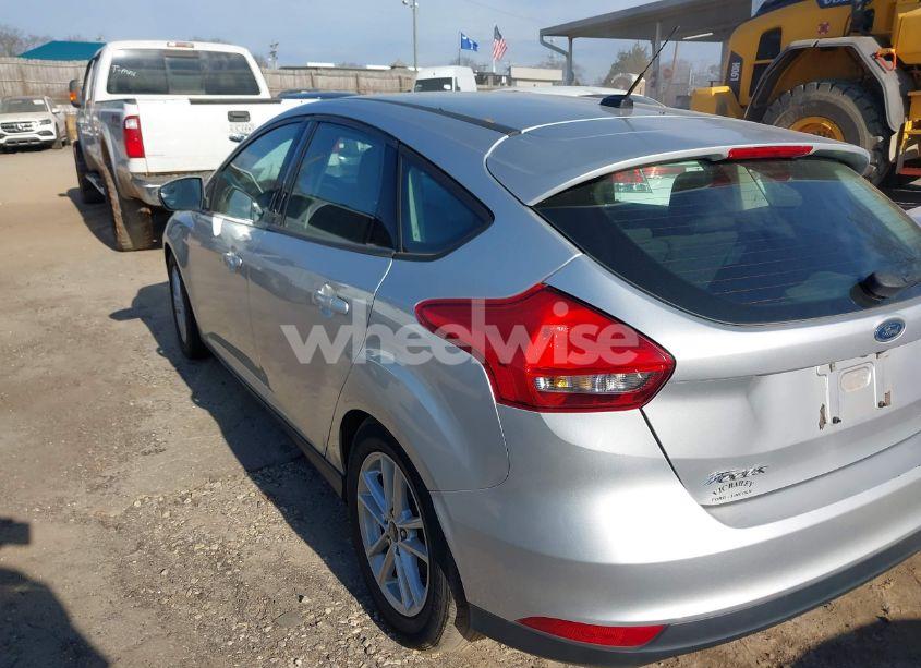 Photo 3 of 2016 Ford Focus SE (VIN 1FADP3K21GL338941)