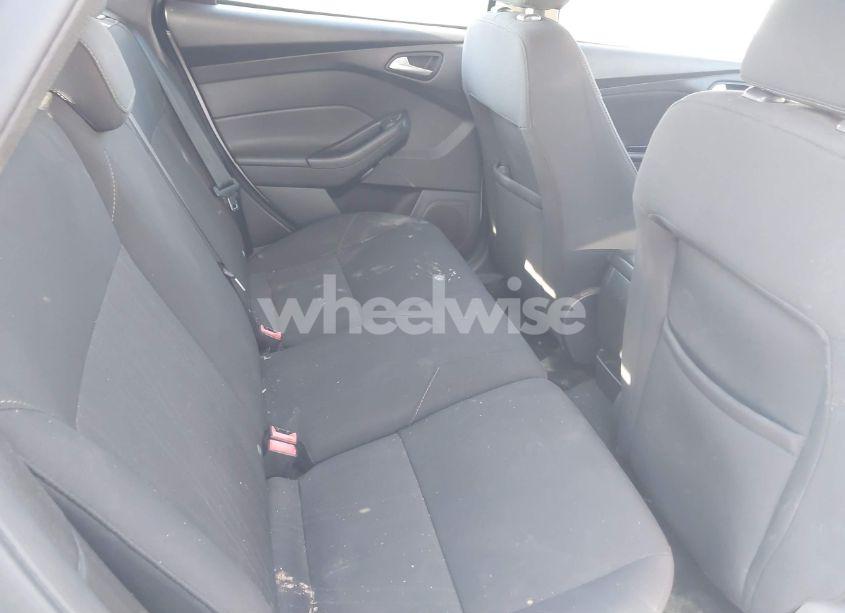 Photo 8 of 2016 Ford Focus SE (VIN 1FADP3K21GL338941)