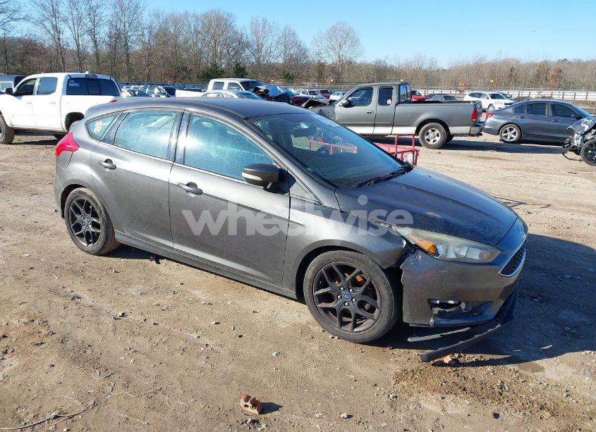 2016 Ford Focus SE (VIN 1FADP3K21GL340348) main photo