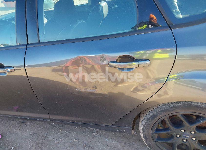 Photo 12 of 2016 Ford Focus SE (VIN 1FADP3K21GL340348)