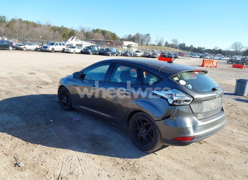 Photo 3 of 2016 Ford Focus SE (VIN 1FADP3K21GL340348)