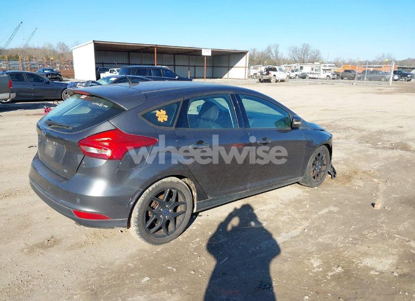 Photo 4 of 2016 Ford Focus SE (VIN 1FADP3K21GL340348)