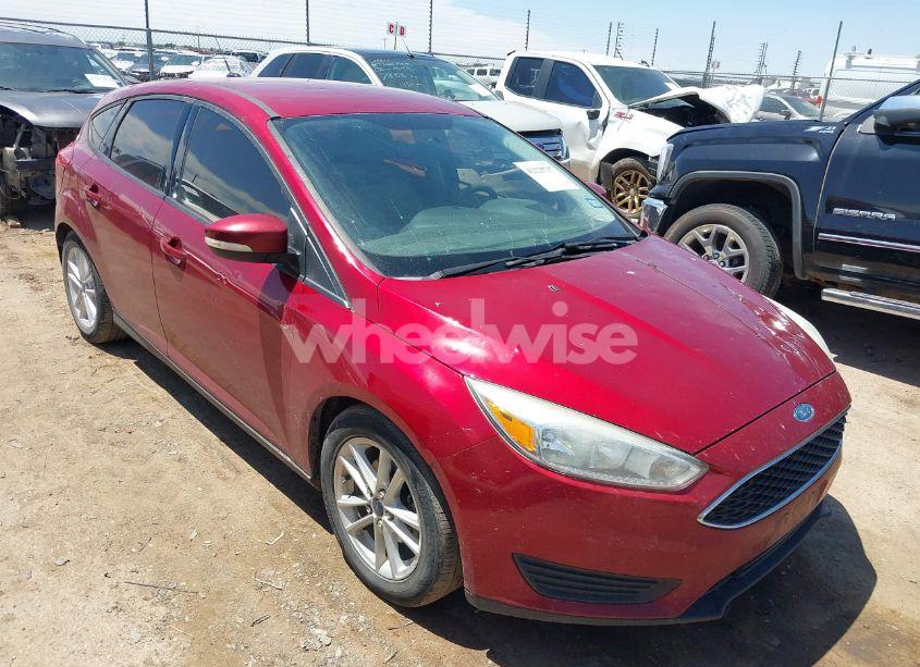 2016 Ford Focus SE (VIN 1FADP3K21GL387301) main photo
