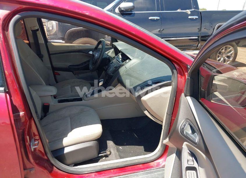 Photo 5 of 2016 Ford Focus SE (VIN 1FADP3K21GL387301)